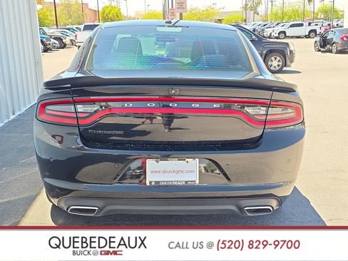 Used 2018 Dodge Charger SXT w/ Blacktop Package RWD image 6