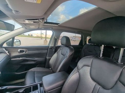 Used 2023 Kia Sorento EX w/ Panoramic Sunroof Package FWD image 12