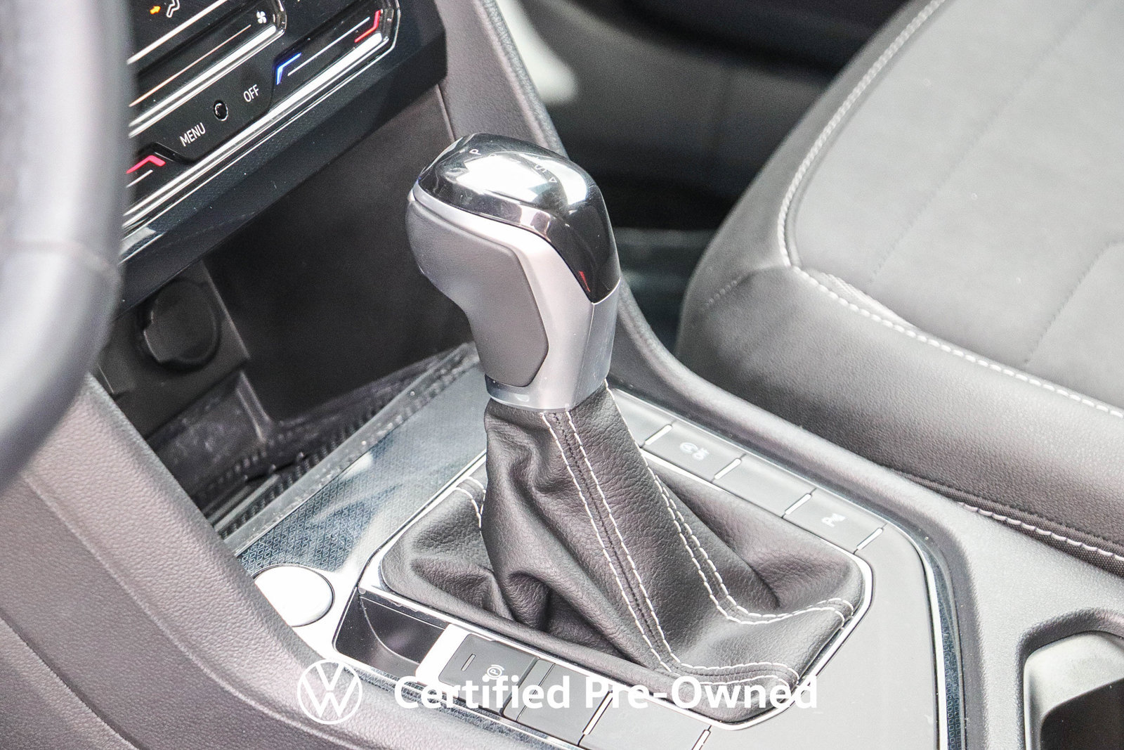 Certified 2025 Volkswagen Taos SE FWD image 22
