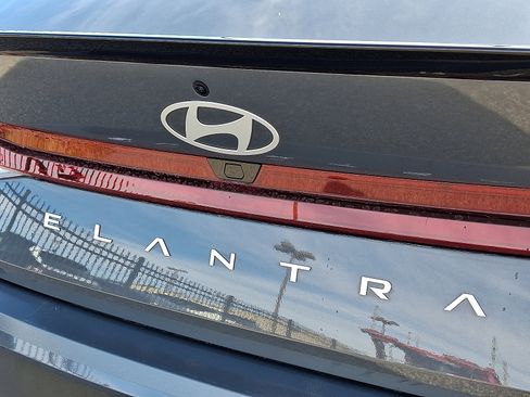 Certified 2025 Hyundai Elantra Sport image 30