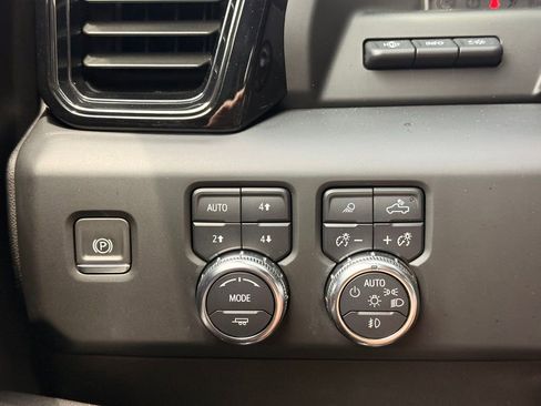 Used 2022 GMC Sierra 1500 AT4 w/ AT4 Premium Package AWD/4WD image 10