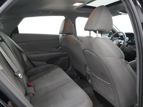 Used 2025 Hyundai Elantra SEL FWD image 12