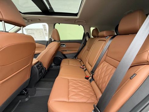 New 2026 Nissan Rogue Platinum image 17