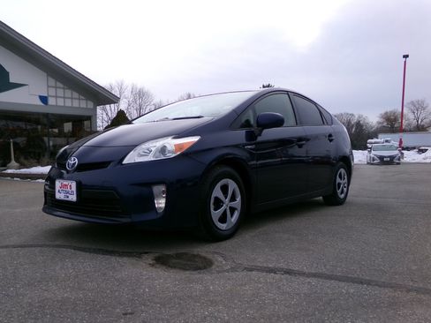 Used 2014 Toyota Prius Three image 9