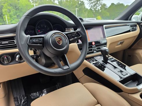 Used 2026 Porsche Macan AWD/4WD image 4