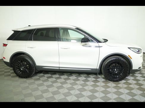 Used 2021 Lincoln Corsair AWD w/ Premium Package image 2