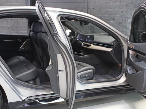 Used 2024 BMW 530i xDrive AWD/4WD image 34