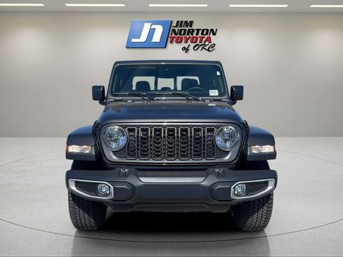 Used 2025 Jeep Gladiator Sport image 2