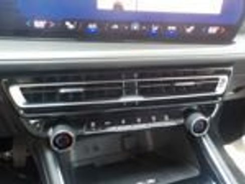 Used 2026 Chevrolet Traverse LT w/ Driver Confidence Package FWD image 11