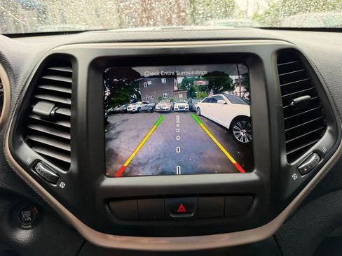 Used 2014 Jeep Cherokee Latitude w/ Comfort/Convenience Group FWD image 43