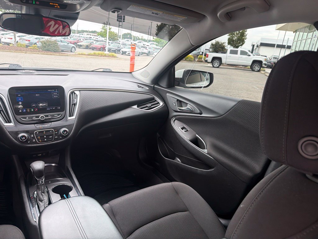 Used 2023 Chevrolet Malibu LT FWD image 29