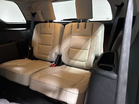 Used 2017 Ford Explorer Platinum AWD/4WD image 25