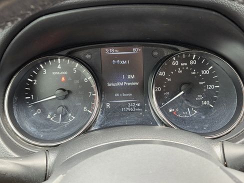 Used 2017 Nissan Rogue SV image 33