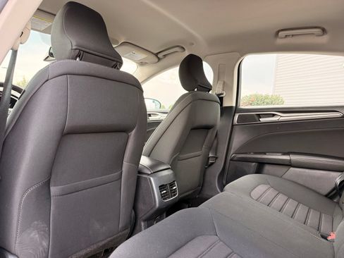Used 2019 Ford Fusion SE FWD image 14