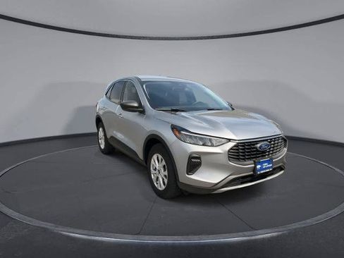 Certified 2023 Ford Escape Active AWD/4WD image 2