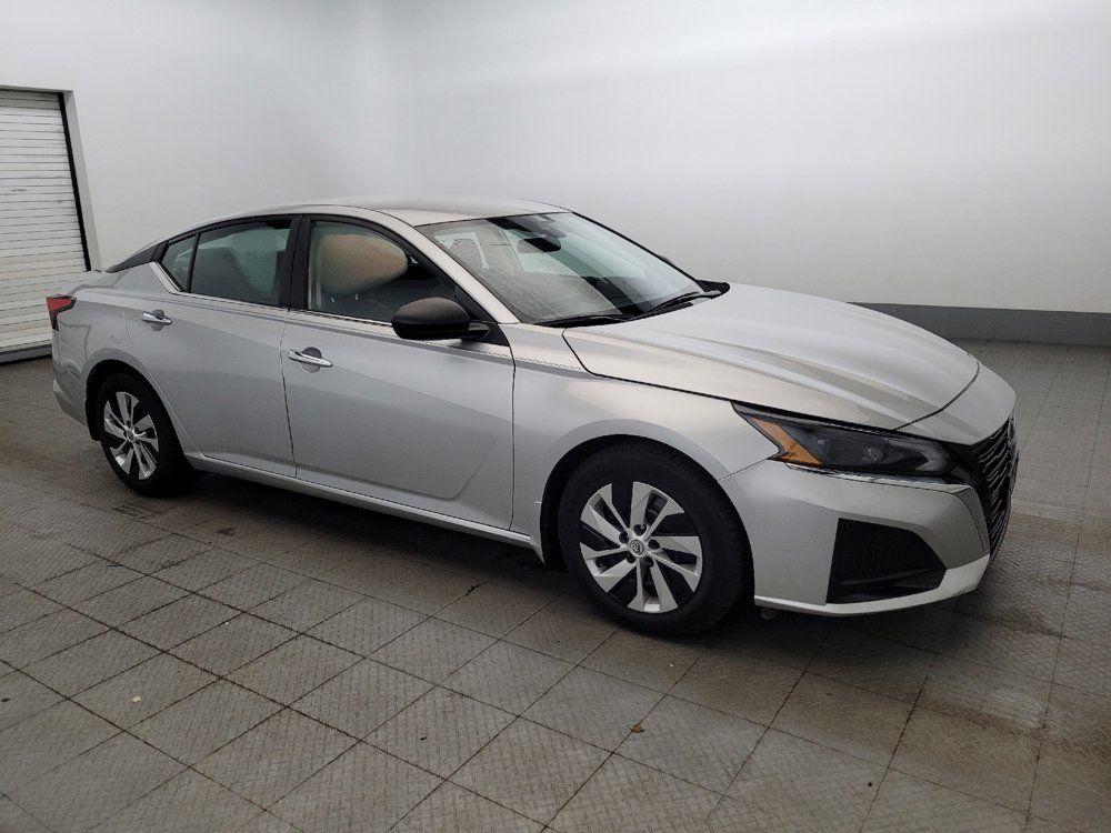 Used 2024 Nissan Altima 2.5 S FWD image 11