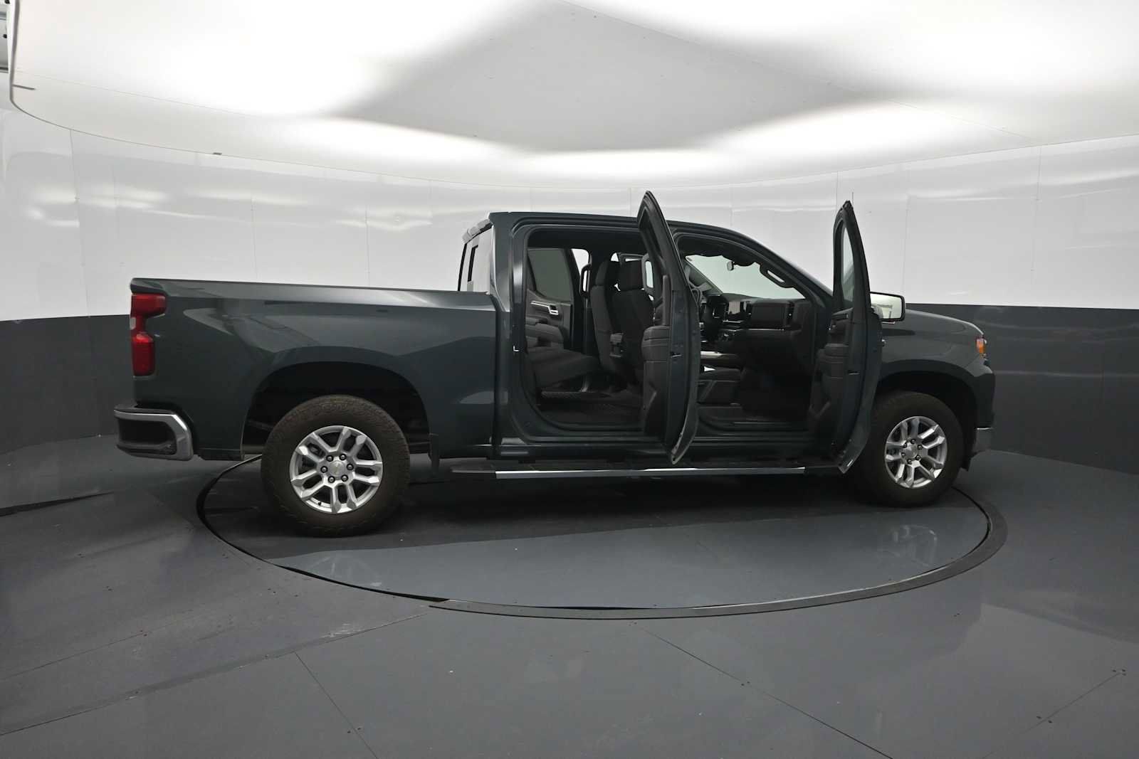 Used 2025 Chevrolet Silverado 1500 LT w/ Z71 Off-Road Package AWD/4WD image 33