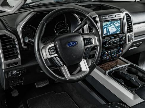 Used 2019 Ford F250 Lariat w/ Lariat Ultimate Package AWD/4WD image 16