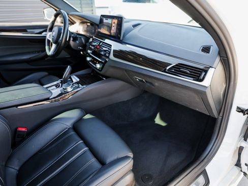 Used 2021 BMW 540i w/ M Sport Package image 29