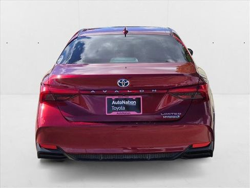 Used 2021 Toyota Avalon Limited image 7