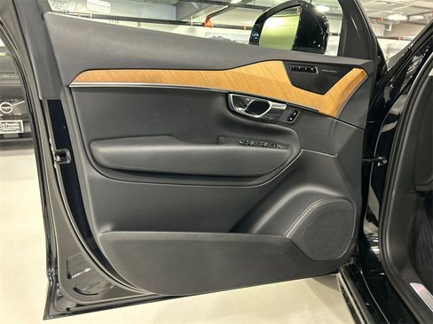 Certified 2023 Volvo XC90 B5 Plus w/ Protection Package Premier image 9