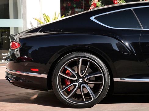 Used 2020 Bentley Continental GT image 9