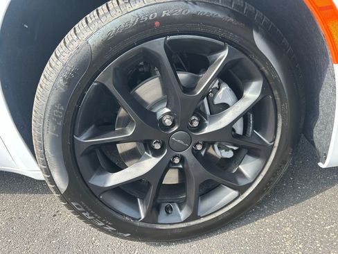 New 2027 Chrysler Pacifica Select AWD/4WD image 9
