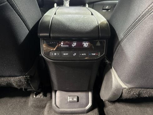 Used 2023 Toyota Highlander L FWD image 15