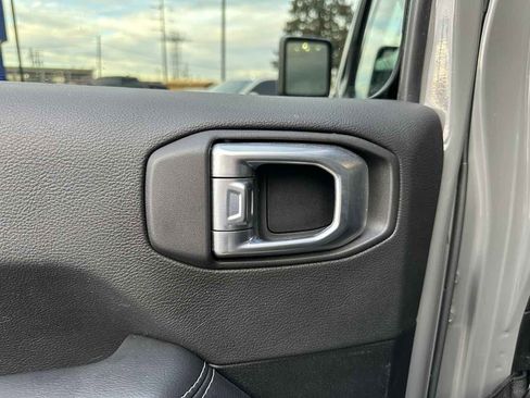 Used 2022 Jeep Wrangler Unlimited Sahara w/ Cold Weather Group image 39