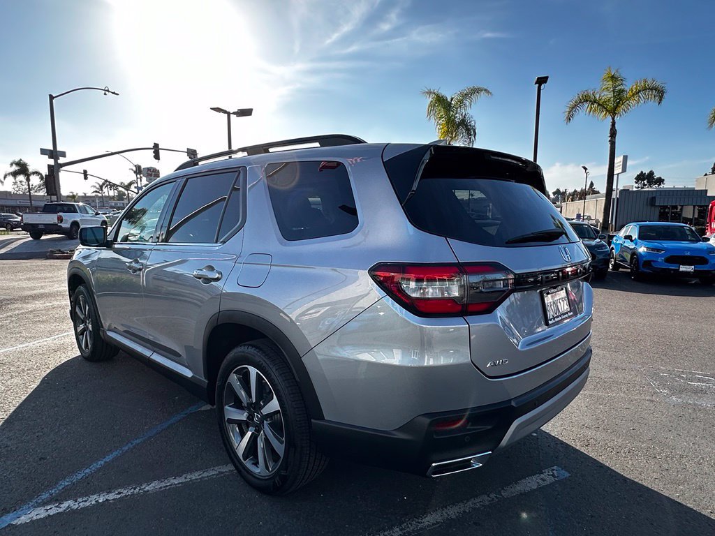 Used 2025 Honda Pilot Touring image 5