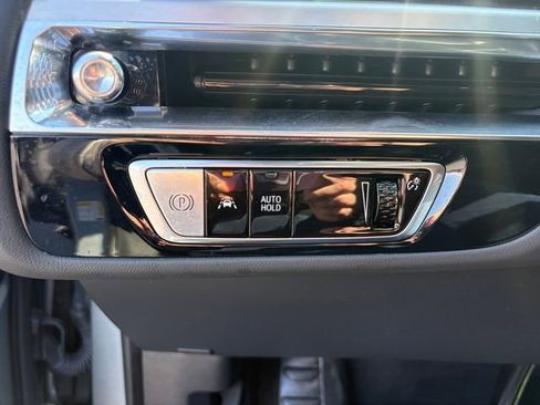 Certified 2024 Cadillac Lyriq Luxury AWD/4WD image 20