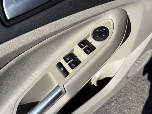 Used 2016 Ford Escape SE image 11