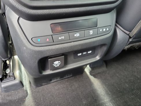 Used 2024 Honda Pilot TrailSport image 18