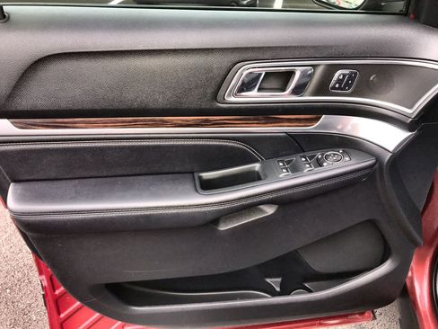 Used 2018 Ford Explorer Limited image 13