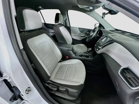 Used 2022 Chevrolet Equinox LS w/ LS Convenience Package FWD image 28