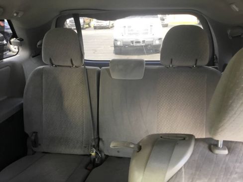 Used 2020 Toyota Sienna LE FWD image 12