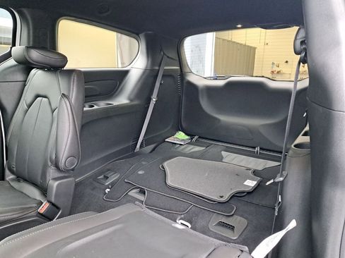 New 2026 Chrysler Pacifica Select w/ S Appearance Package FWD image 13