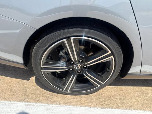Used 2025 Honda Accord Sport image 9
