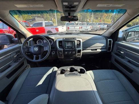 Used 2018 RAM 1500 Classic SLT image 11