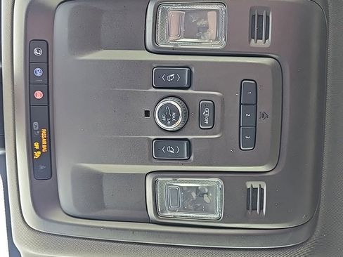 Used 2022 Chevrolet Suburban LT w/ Luxury Package image 27