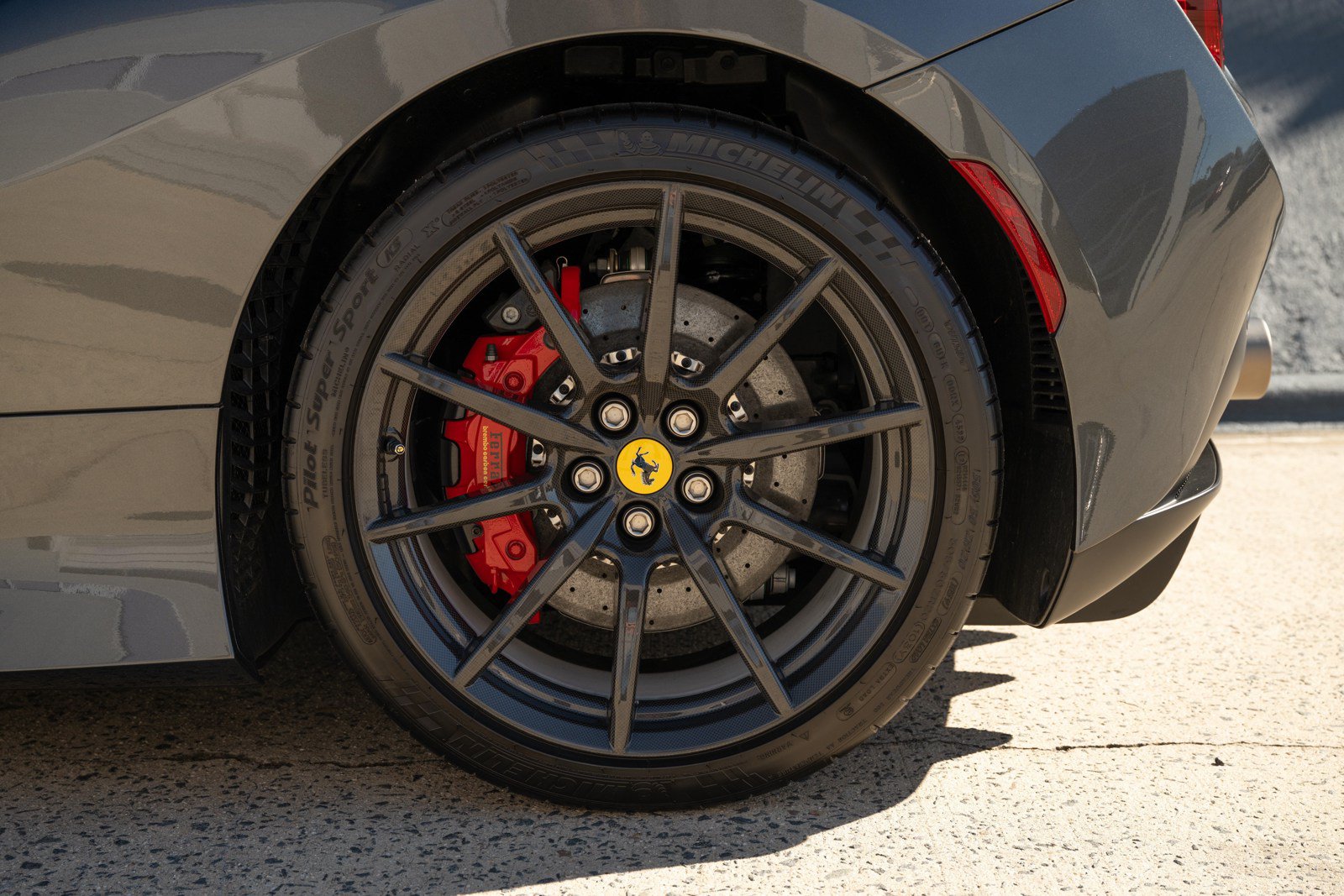 Used 2023 Ferrari F8 Tributo RWD image 18