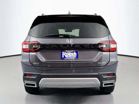 Certified 2023 Honda Pilot Touring image 6