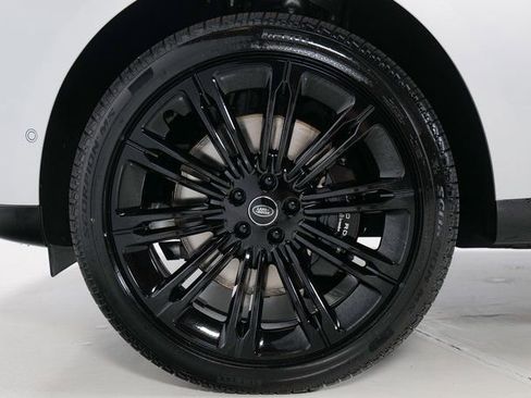 New 2025 Land Rover Range Rover SE image 9