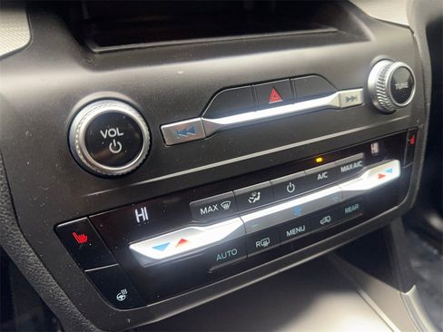 Used 2020 Ford Explorer XLT w/ Equipment Group 202A image 72