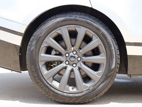 Used 2018 Land Rover Range Rover Velar R-Dynamic SE image 54