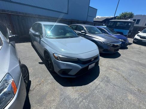 Used 2023 Honda Civic Sport image 2