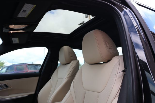 Used 2023 BMW 330i xDrive Sedan w/ Premium Package AWD/4WD image 30