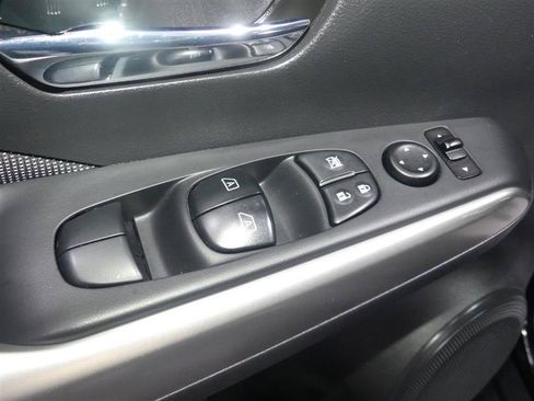 Used 2019 Nissan Kicks SV FWD image 20