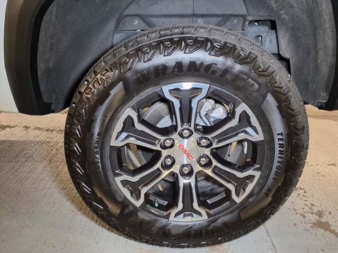 Used 2024 GMC Canyon AT4 image 19