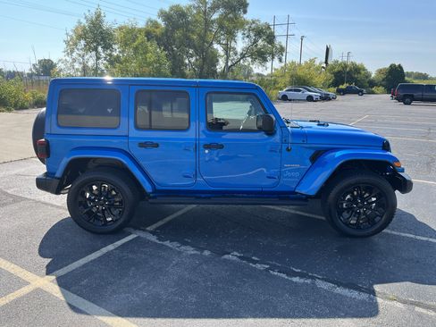 Used 2022 Jeep Wrangler Unlimited Sahara w/ Cold Weather Group image 7